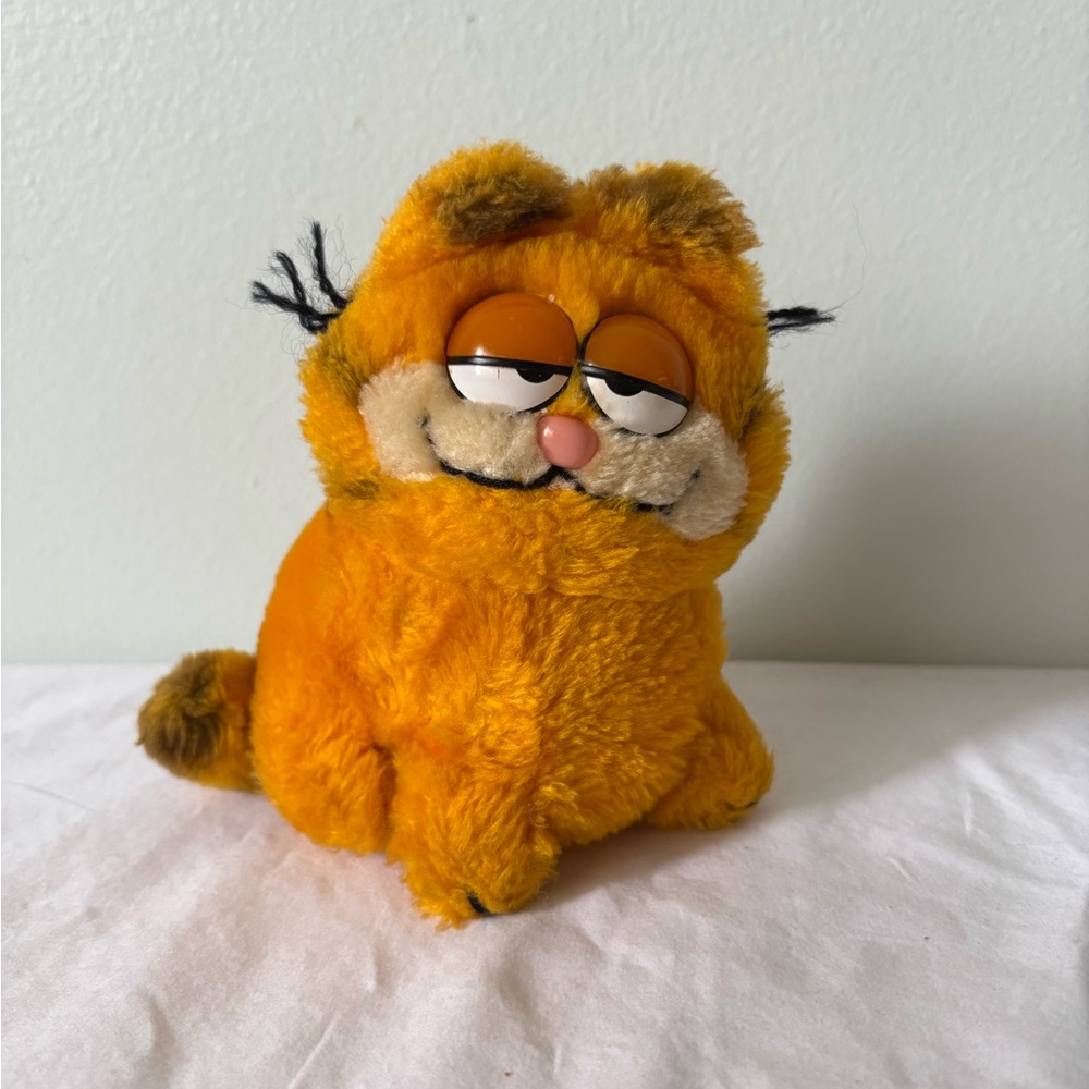 Vintage Dakin 5" Plush Sitting Garfield Stuffed Animal Toy 1981 United Feature